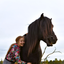 Sõprus ajast aega

Lapselik siirus ja usk headusse loovad silla kahe hinge vahel, kus sõnu pole vajagi. See on side, mis jääb südamesse igavesti.

Foto autor: Anu Matsoo